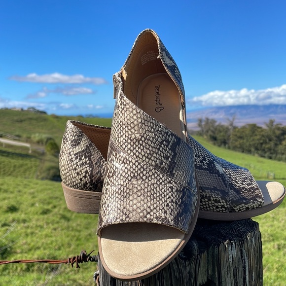 The Baretraps Casual Sedina Snake Wrap Peep Toe Slip on Sandal NWOB 10 - Picture 5 of 12